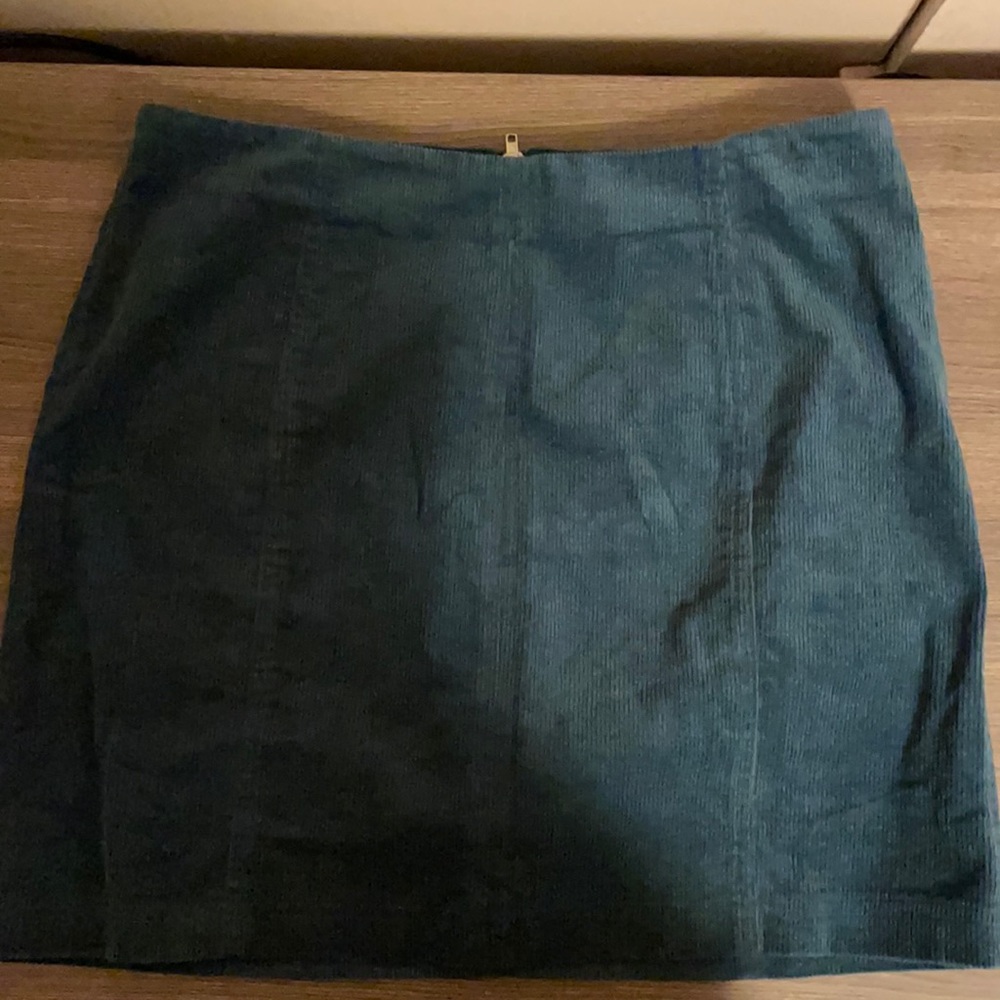 Fitted skirt